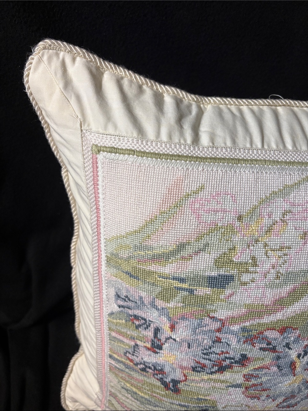 Vintage needlepoint pillow floral design 18x18 inch - Picture 8 of 9